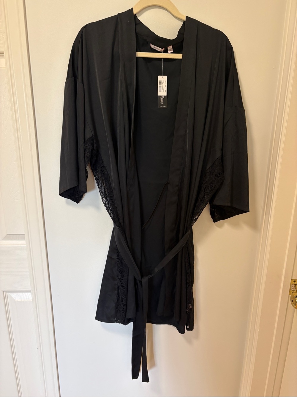 La Vie en Rose Robe Black NEW with Lace detail size XL NWT
